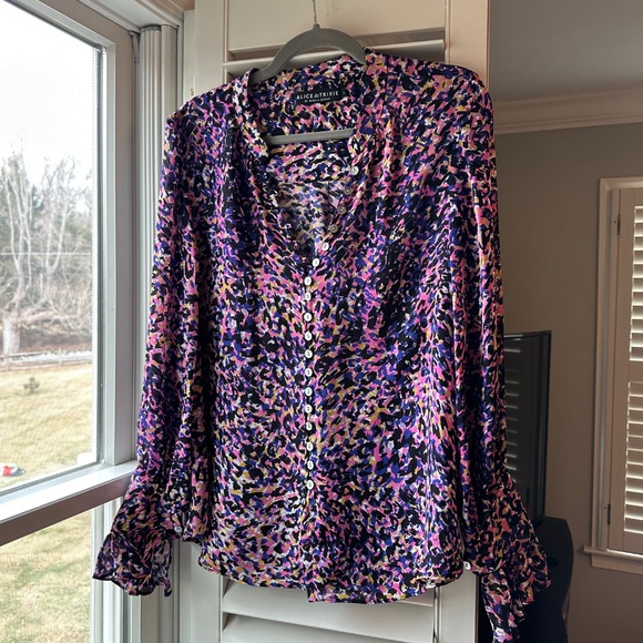 Alice & Trixie Tops - Alice & Trixie Silk Blouse size L button detail flowy cuffed sleeves